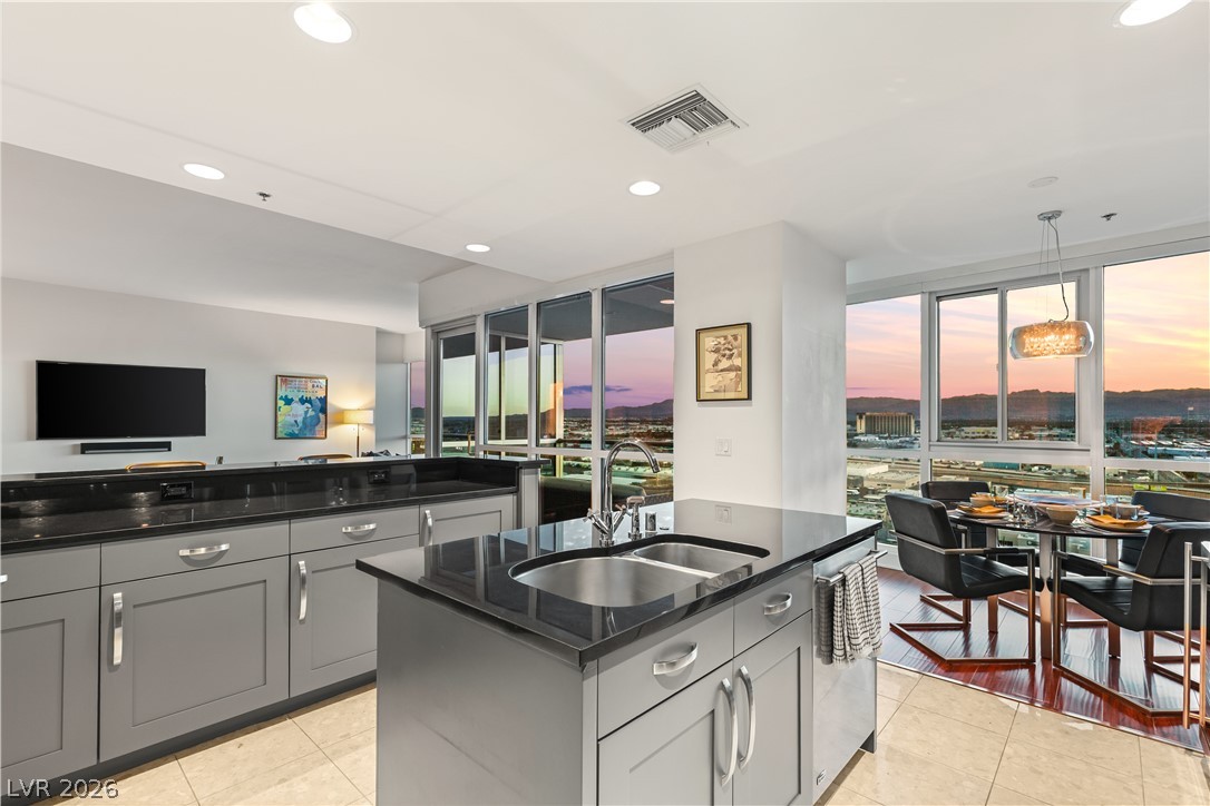 4525 Dean Martin Drive 1906