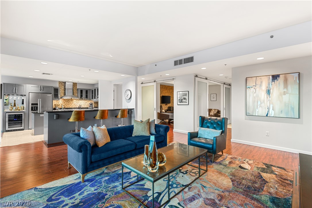 4525 Dean Martin Drive 1906