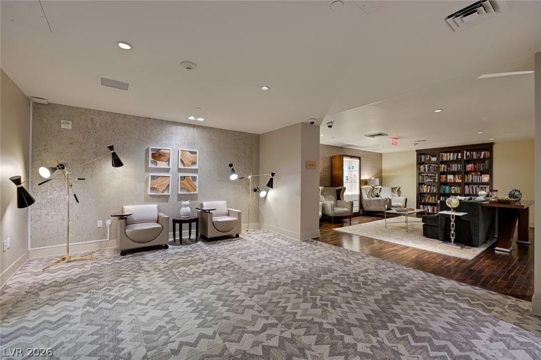 8255 Las Vegas Boulevard 321