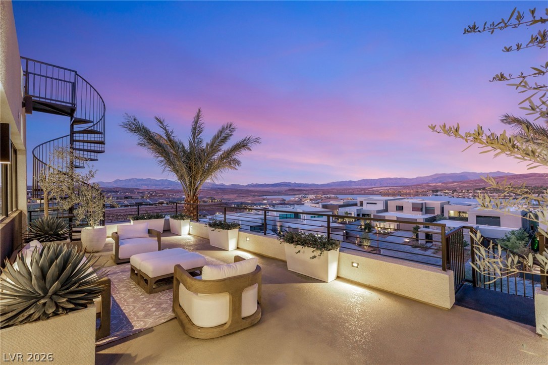 12 Desert Lake Lane