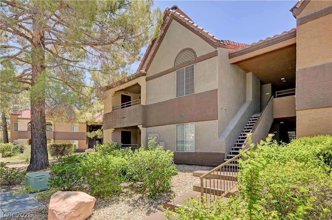 2200 South Fort Apache Road 2121