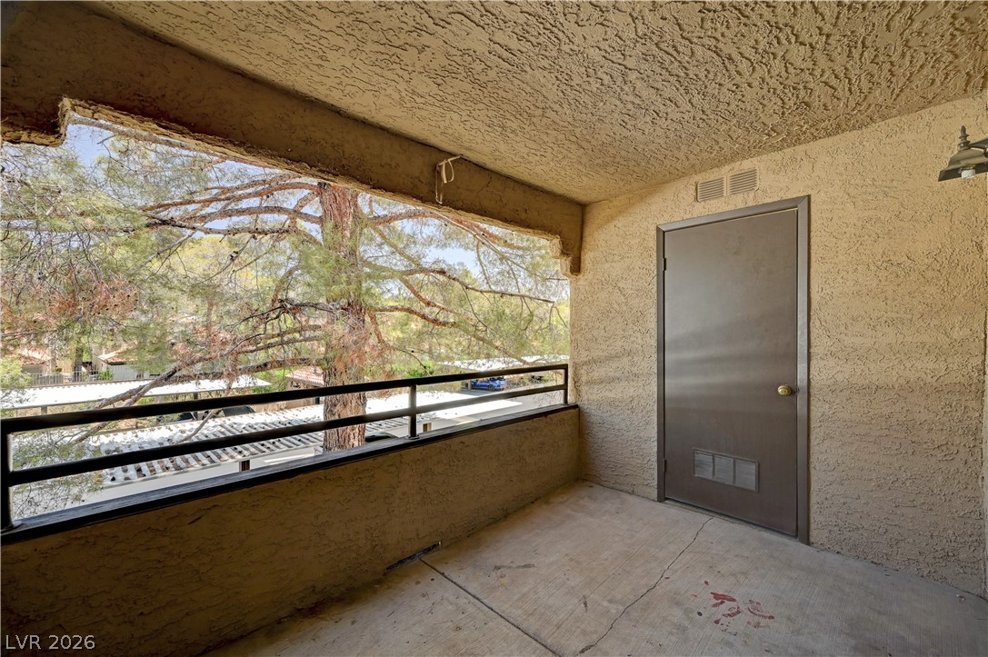 2200 South Fort Apache Road 2121