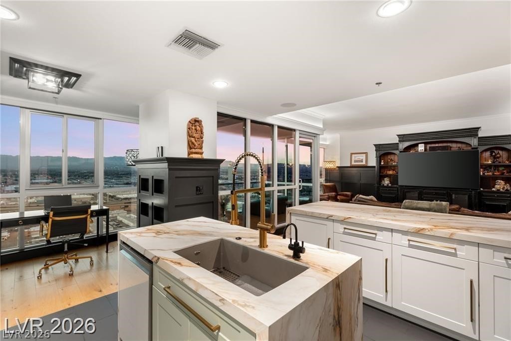4575 Dean Martin Drive 2806