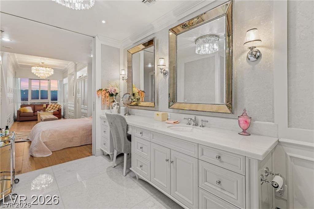 4575 Dean Martin Drive 2806