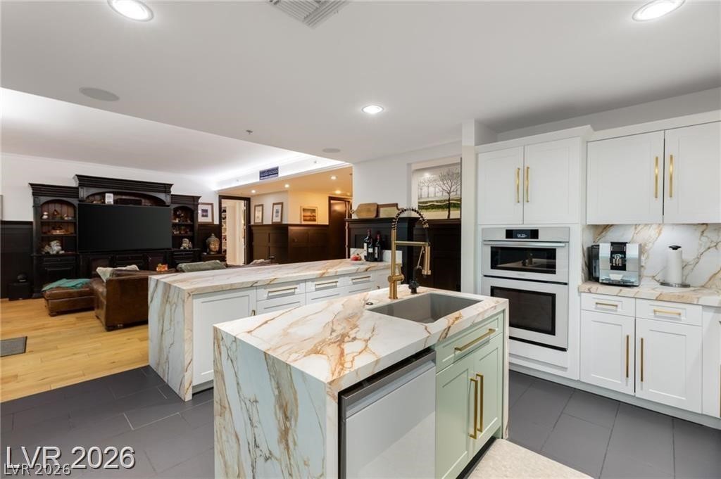 4575 Dean Martin Drive 2806