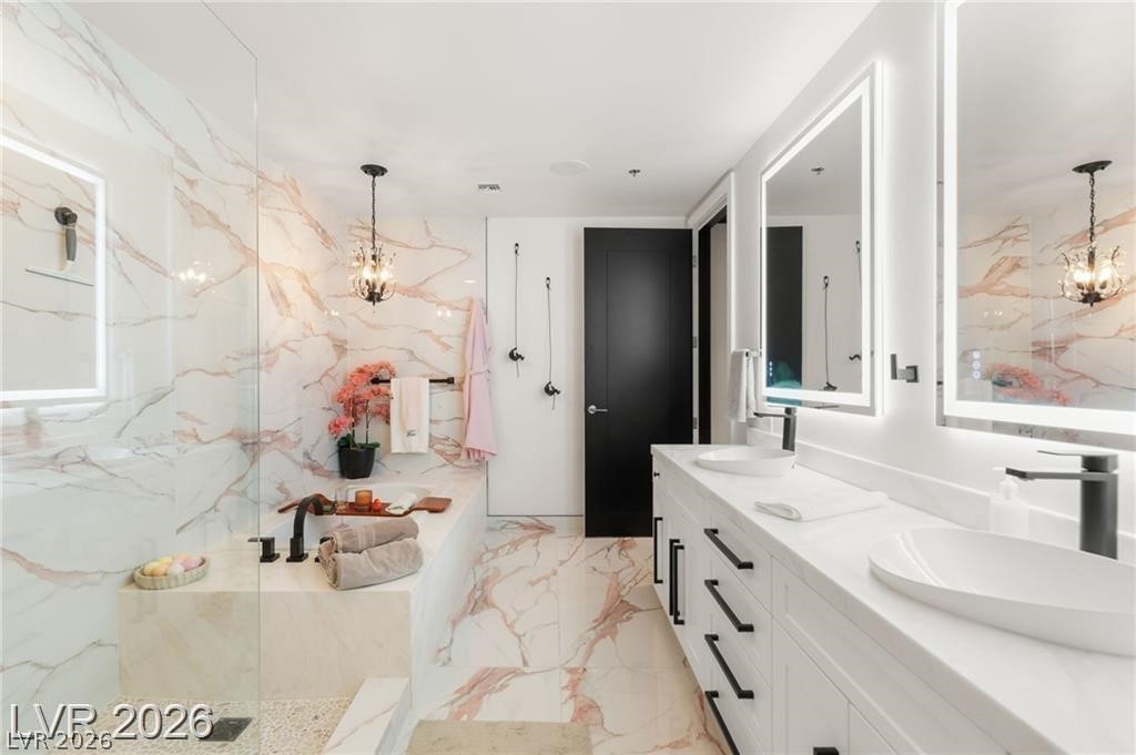 4575 Dean Martin Drive 2806
