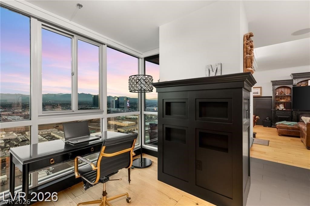 4575 Dean Martin Drive 2806