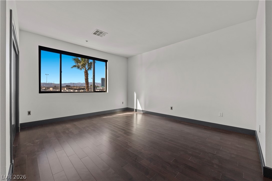 4565 Dean Martin Drive 102