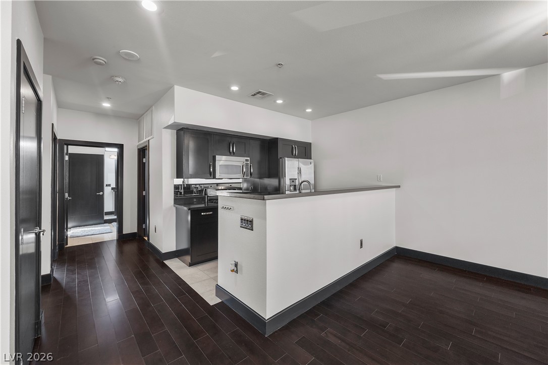 4565 Dean Martin Drive 102