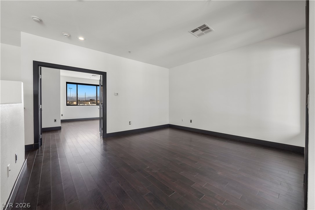 4565 Dean Martin Drive 102