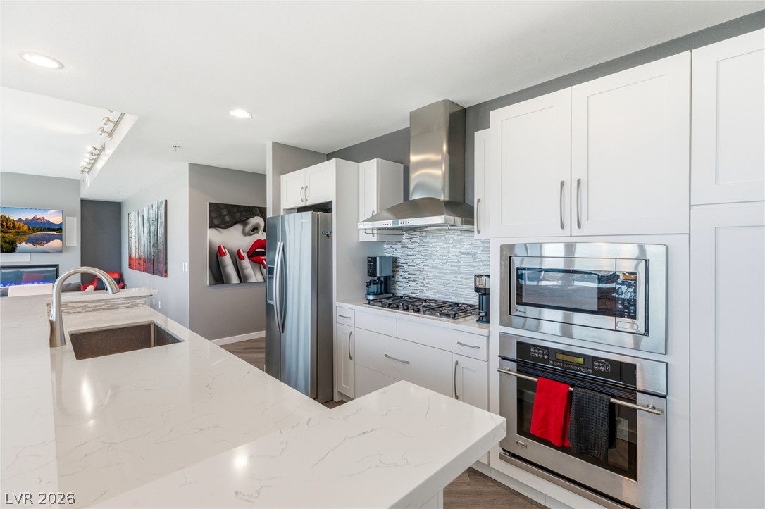 4575 Dean Martin Drive 2908