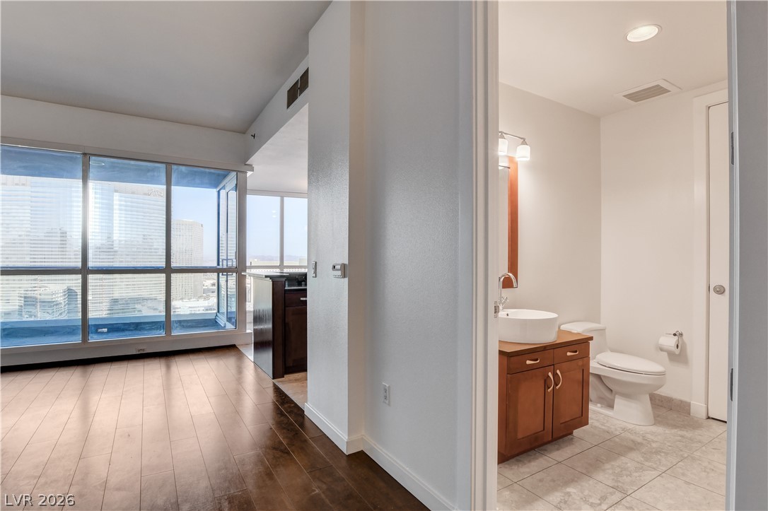 4575 Dean Martin Drive 3007
