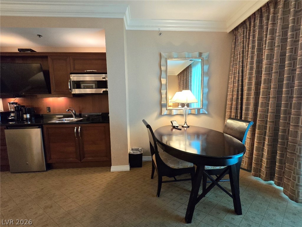 135 East Harmon Avenue 2203