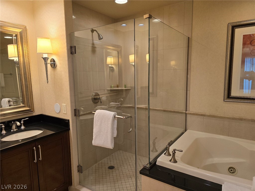 135 East Harmon Avenue 2203