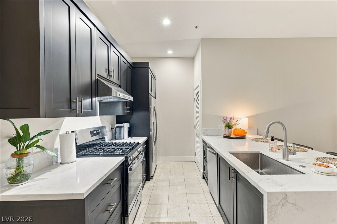 4585 Dean Martin Drive 204