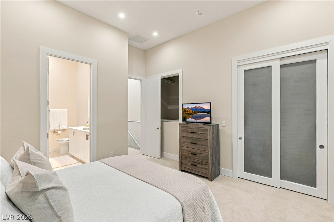 4585 Dean Martin Drive 204