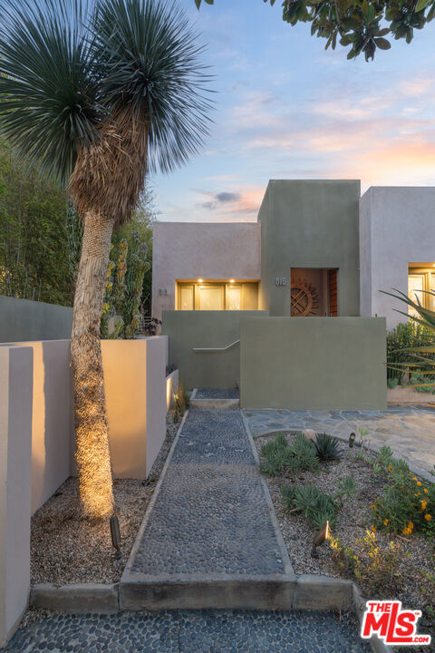 816 N La Jolla Avenue