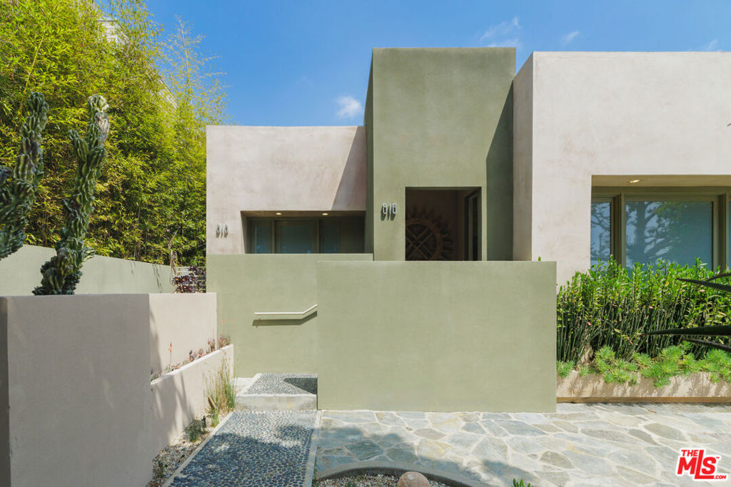 816 N La Jolla Avenue