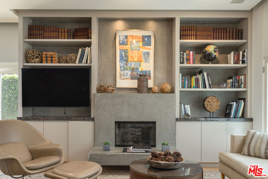 816 N La Jolla Avenue