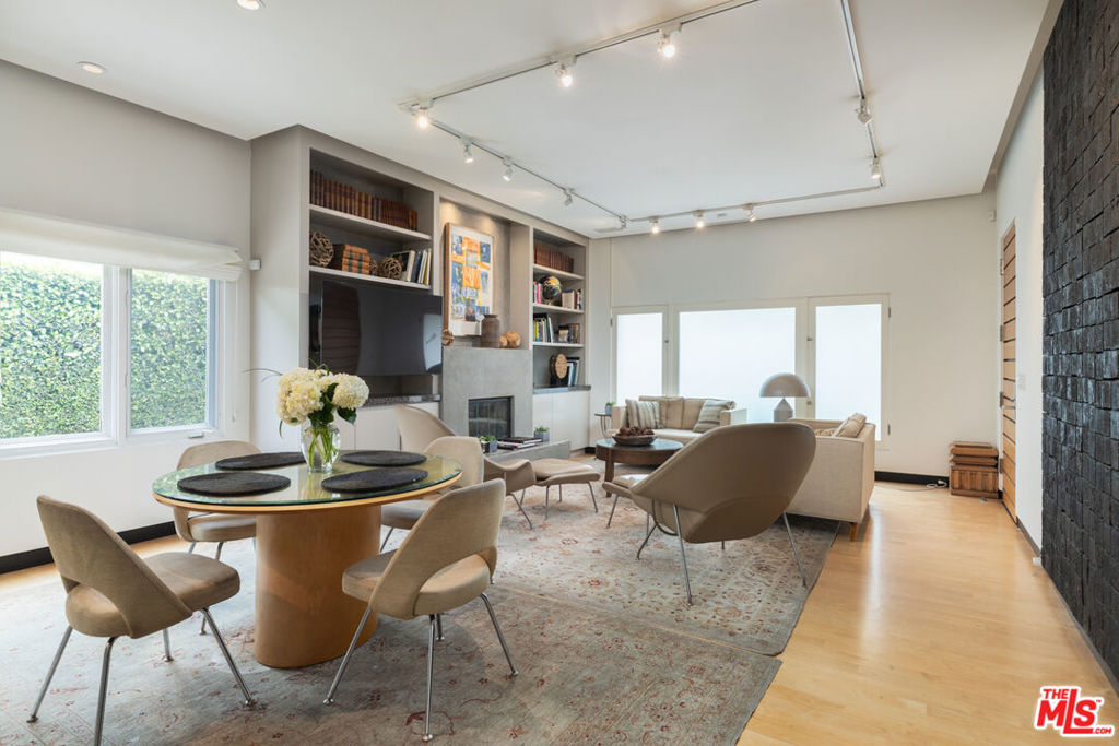 816 N La Jolla Avenue