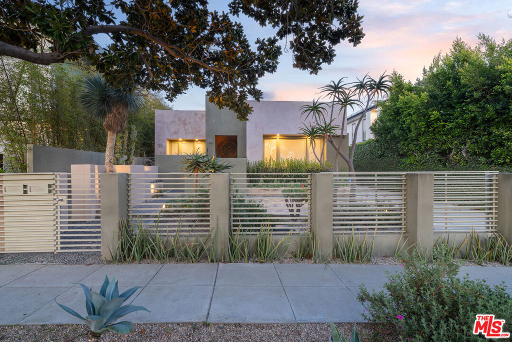 816 N La Jolla Avenue