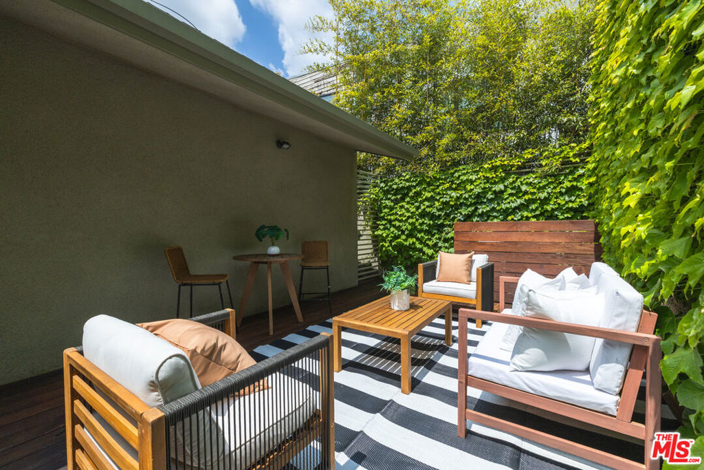 816 N La Jolla Avenue