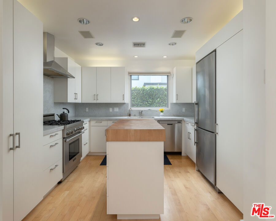 816 N La Jolla Avenue