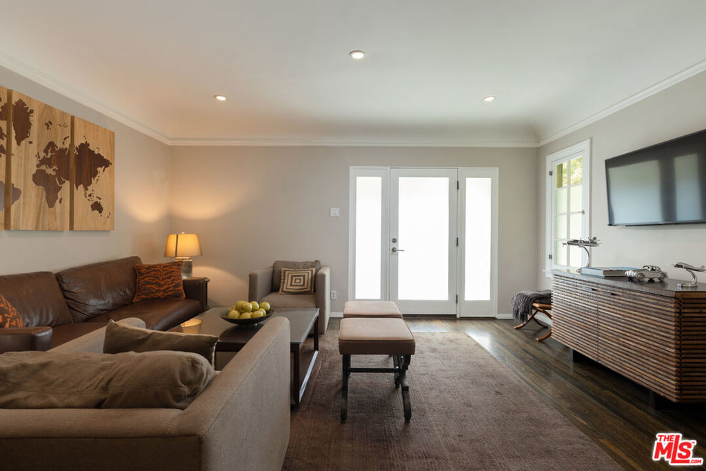 816 N La Jolla Avenue