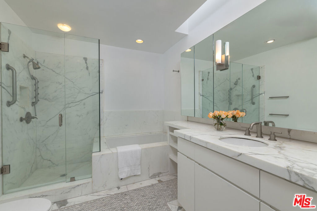 816 N La Jolla Avenue