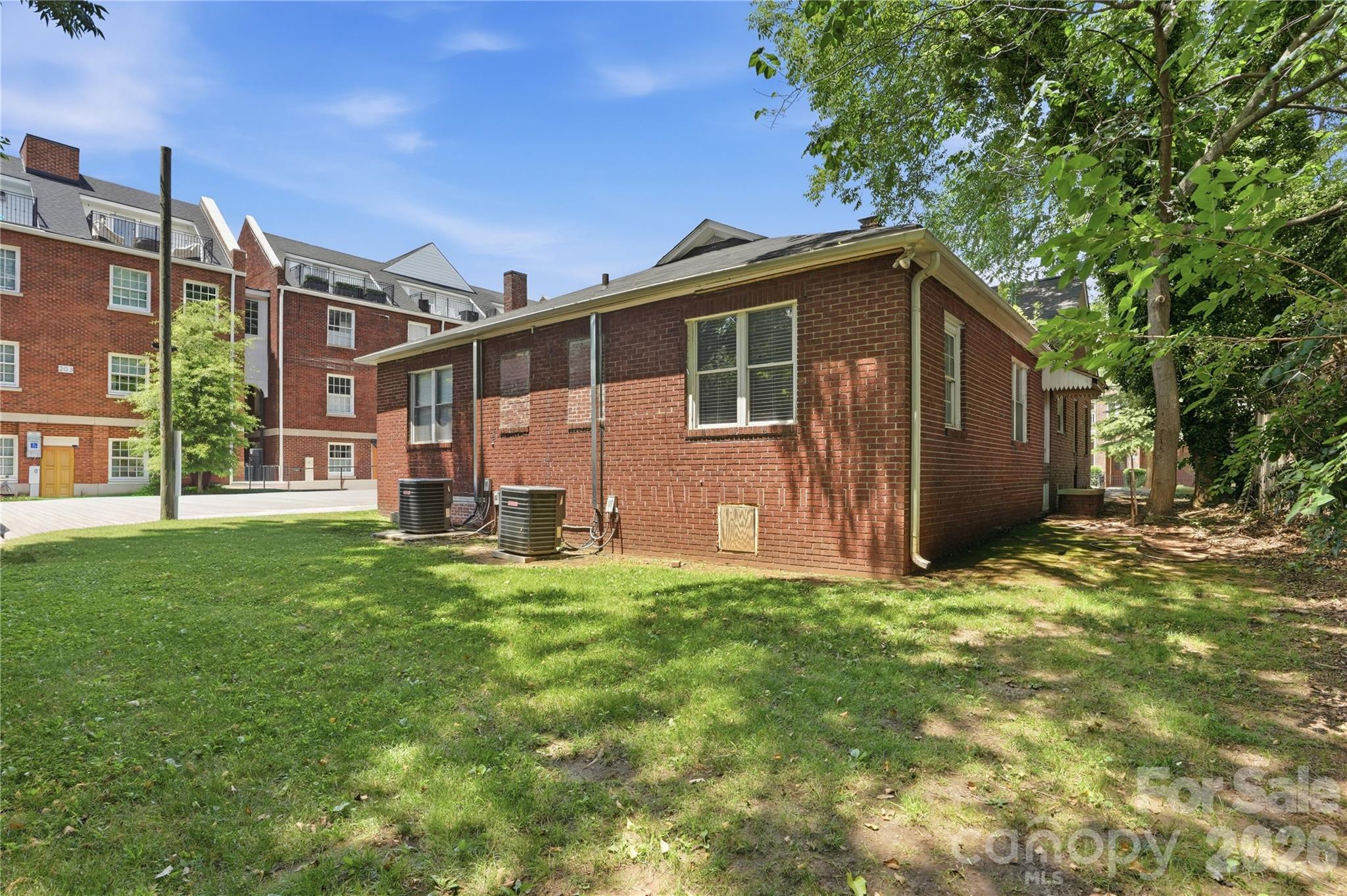 1411/1413 W 4th Street