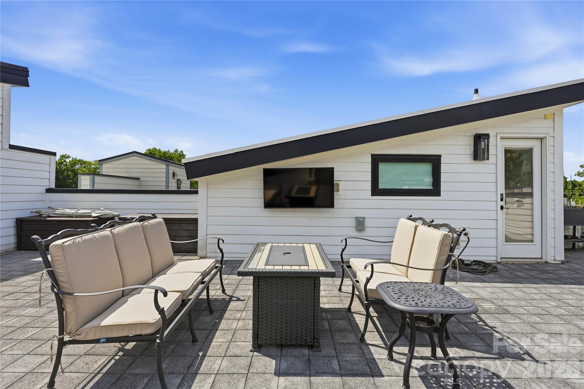 1004 Westbrook Drive