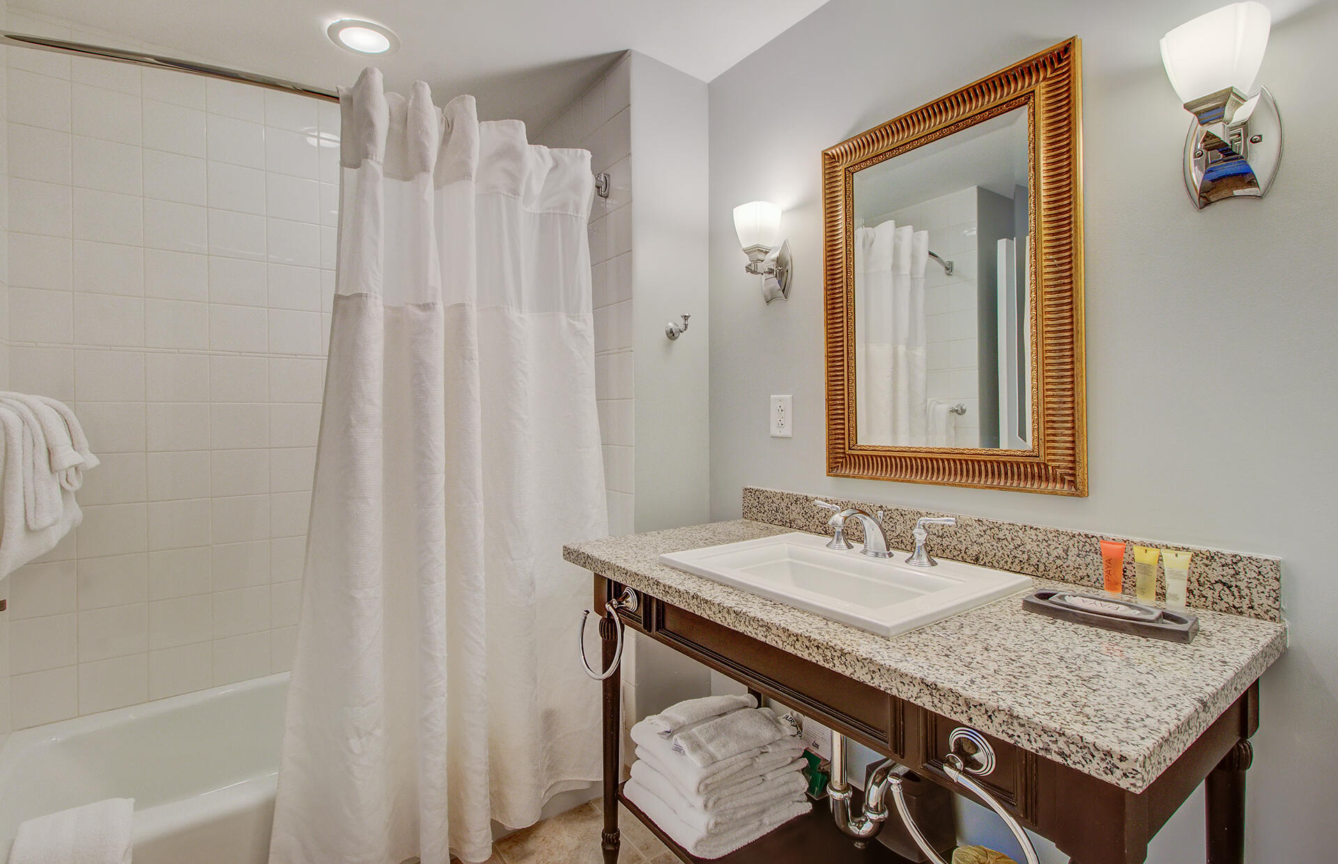 5802 Palmetto Drive Unit: B-304
