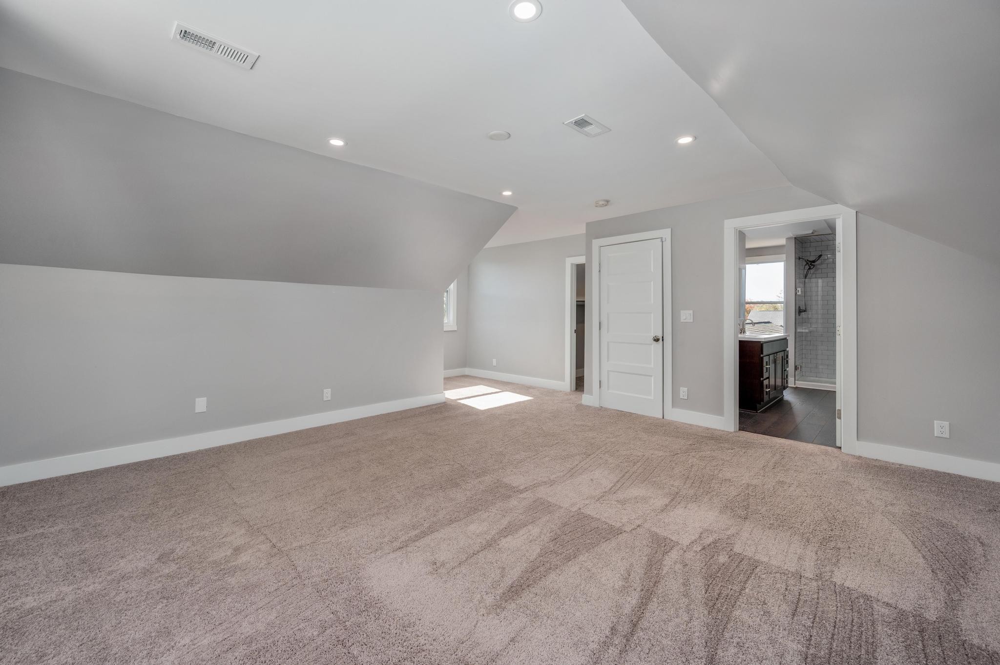 901 Douglas Ave