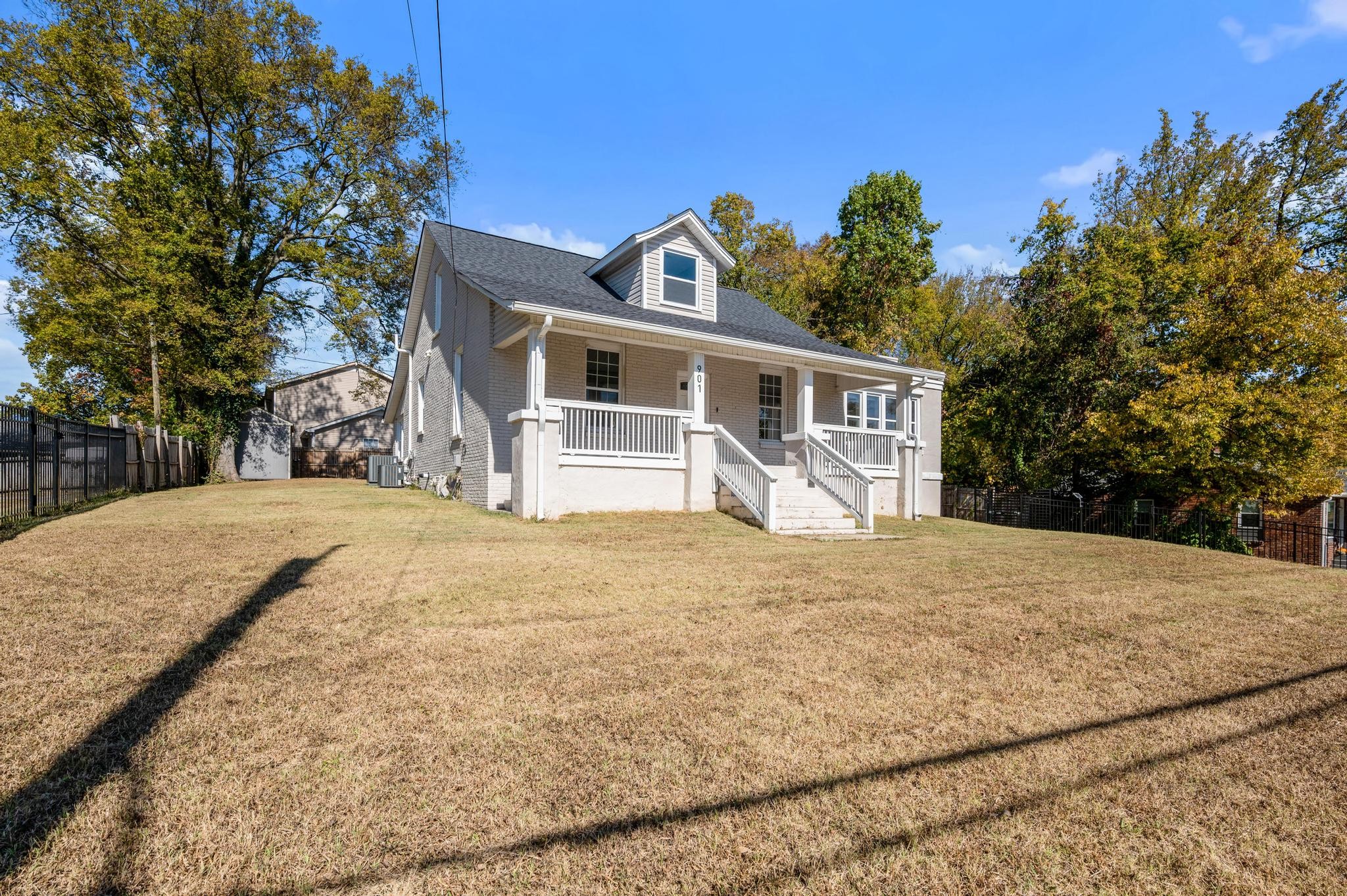 901 Douglas Ave