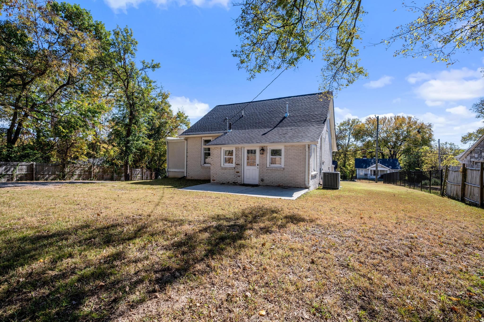 901 Douglas Ave