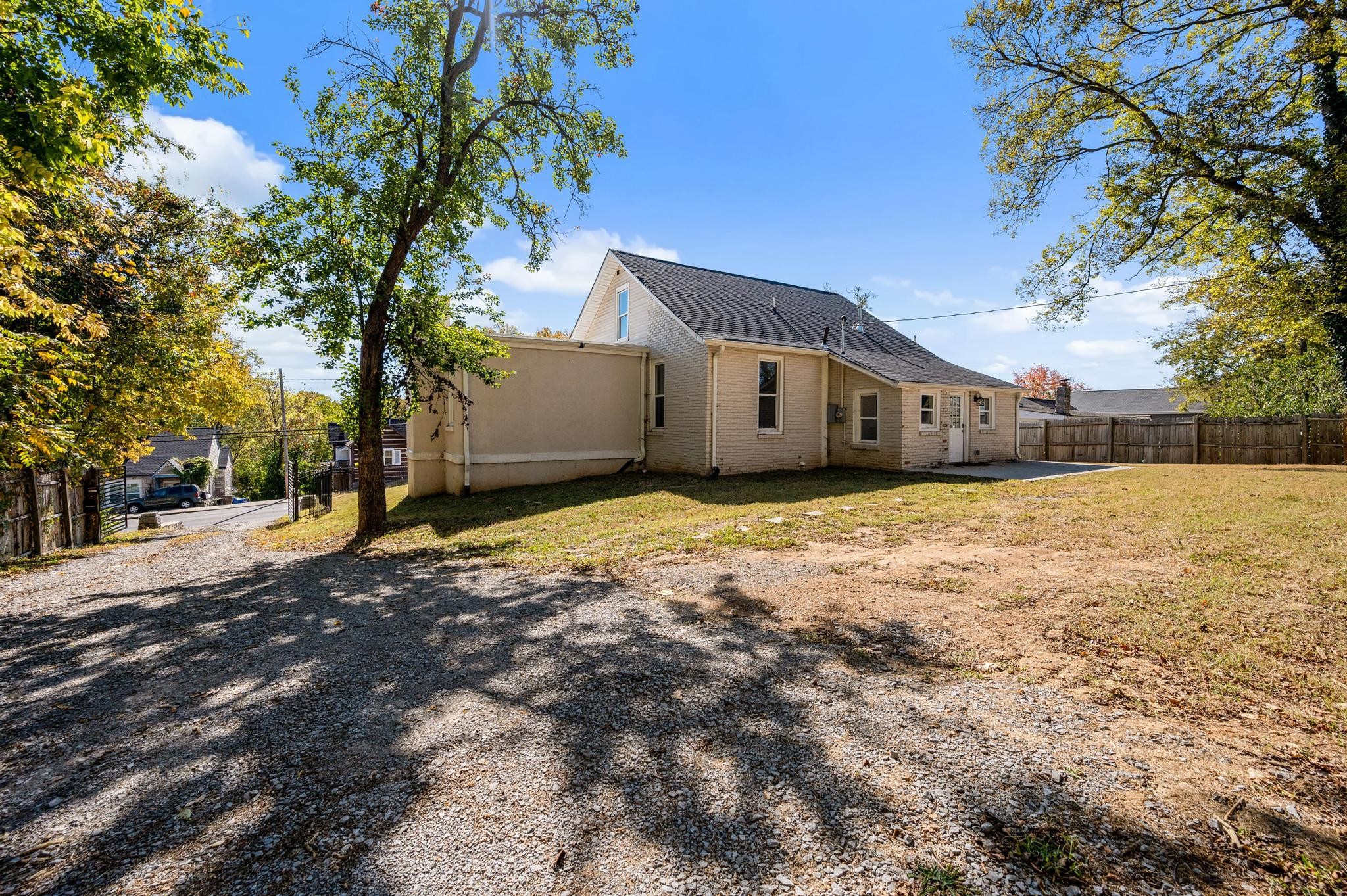 901 Douglas Ave