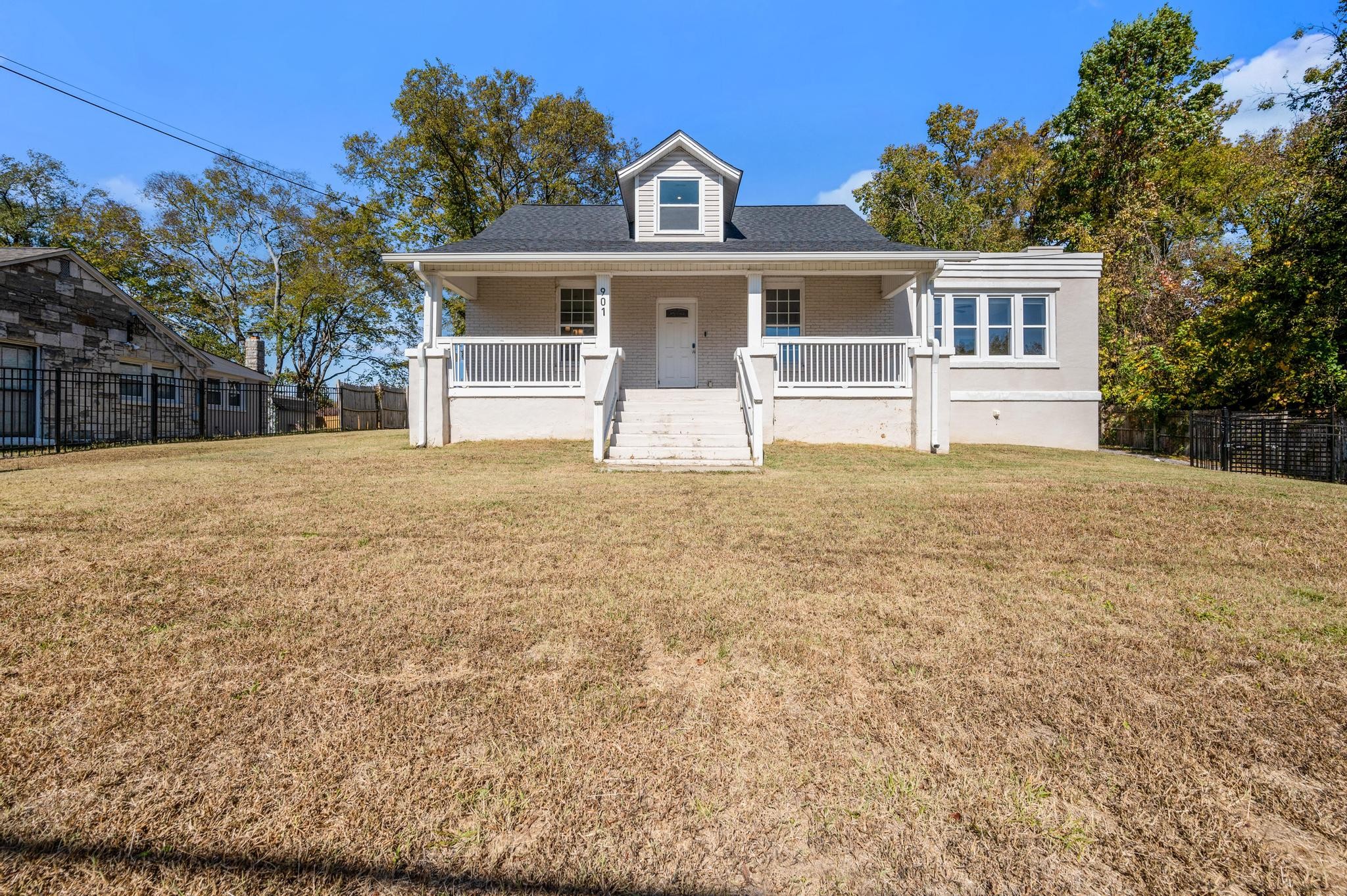 901 Douglas Ave
