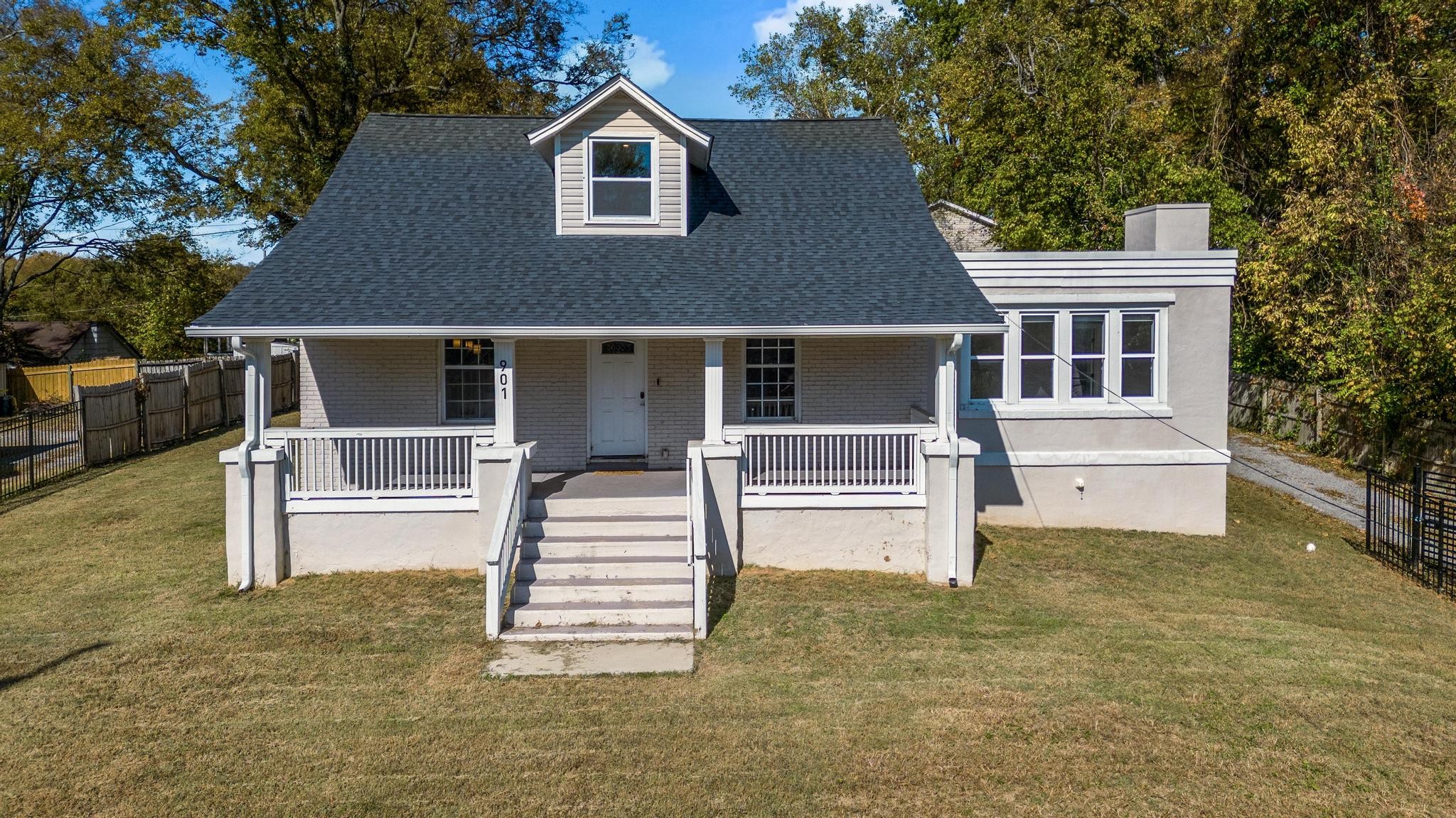 901 Douglas Ave