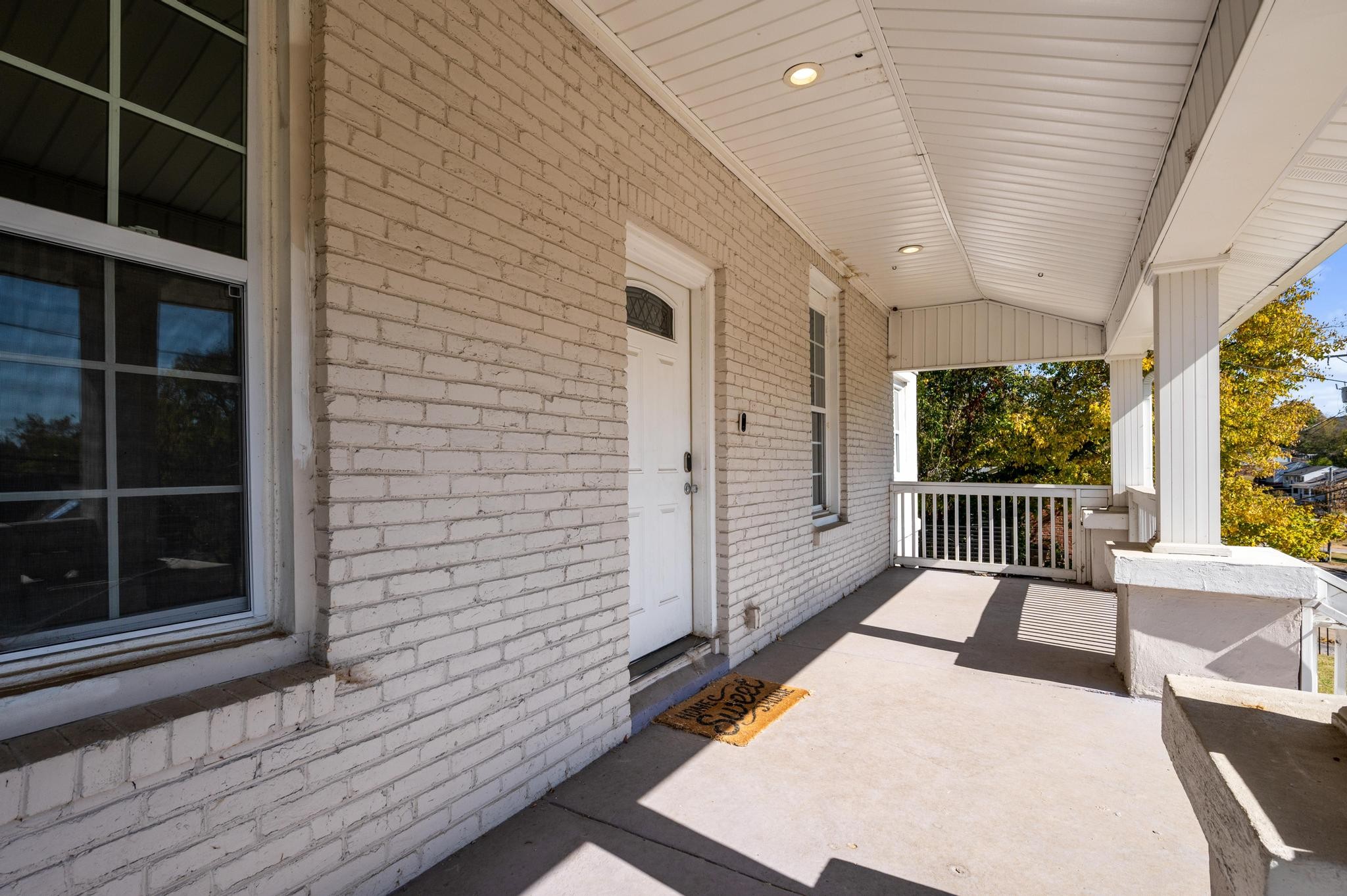 901 Douglas Ave