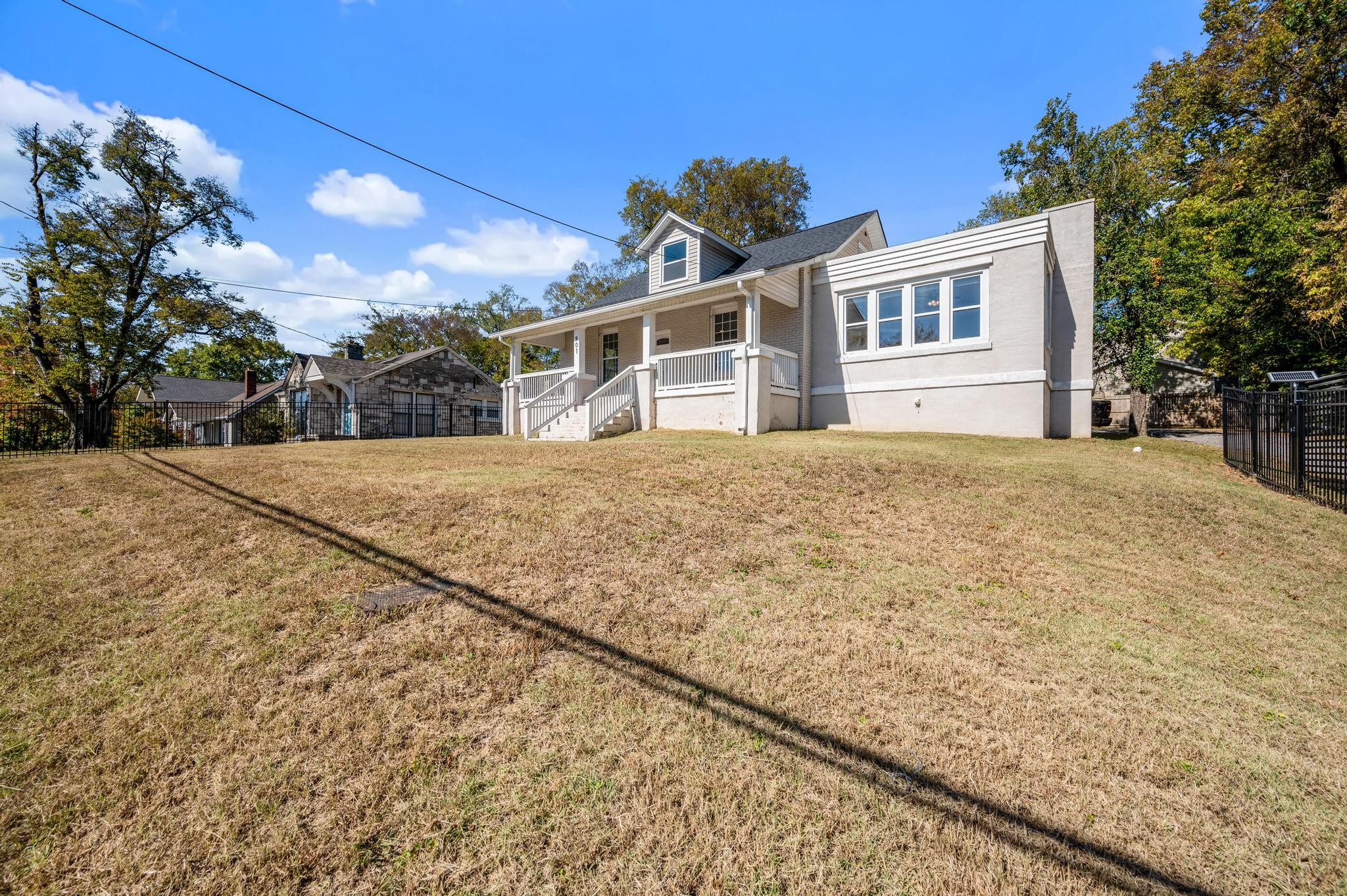 901 Douglas Ave