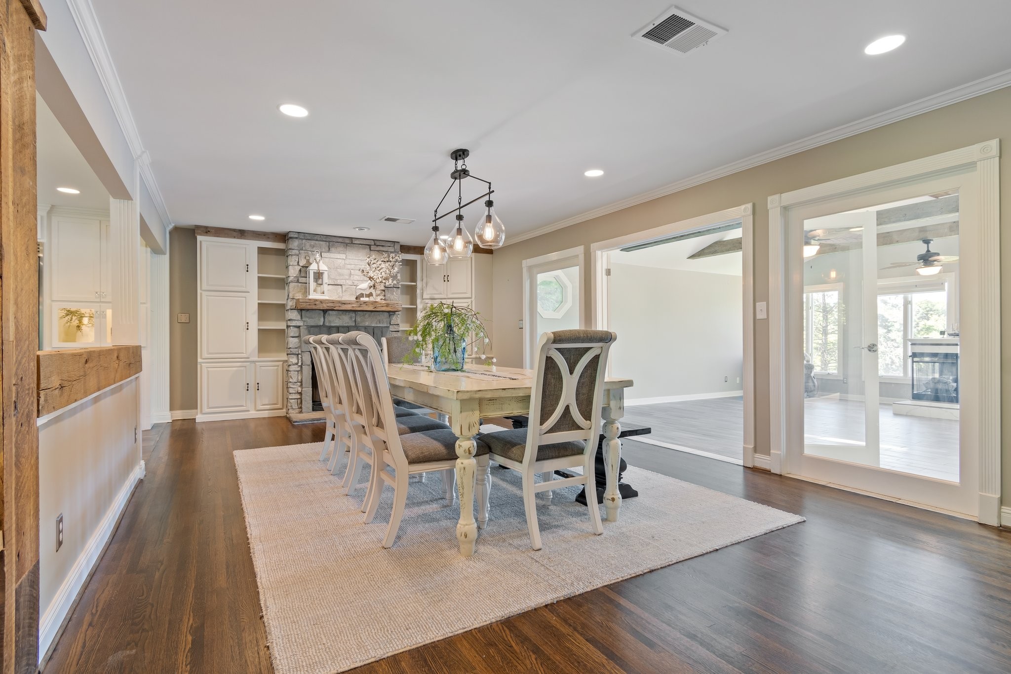 391 Lakeshore Dr
