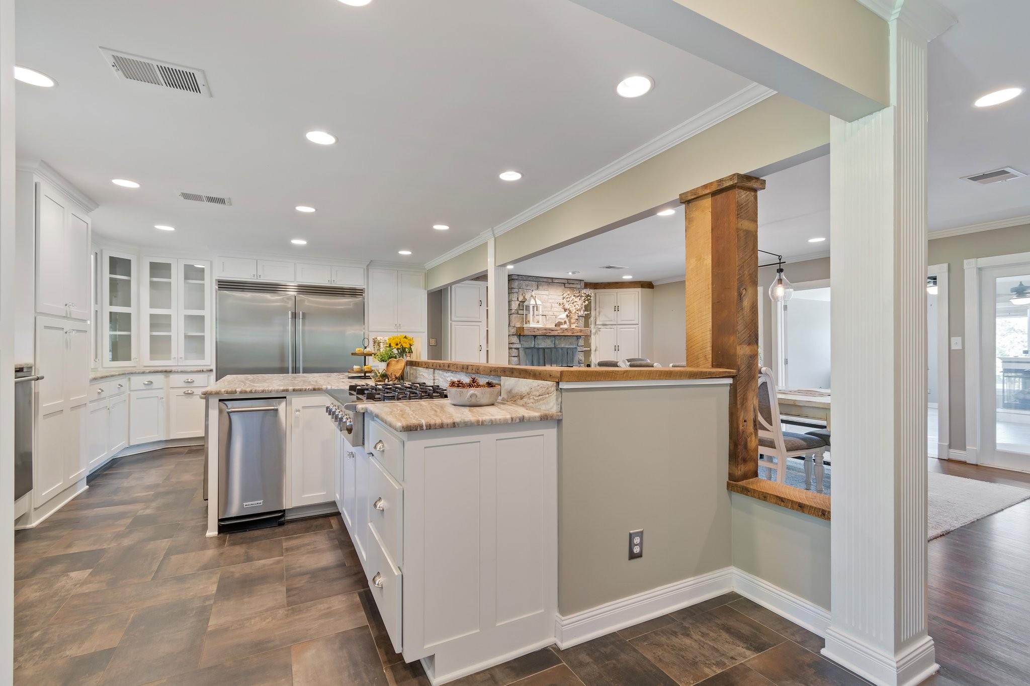 391 Lakeshore Dr