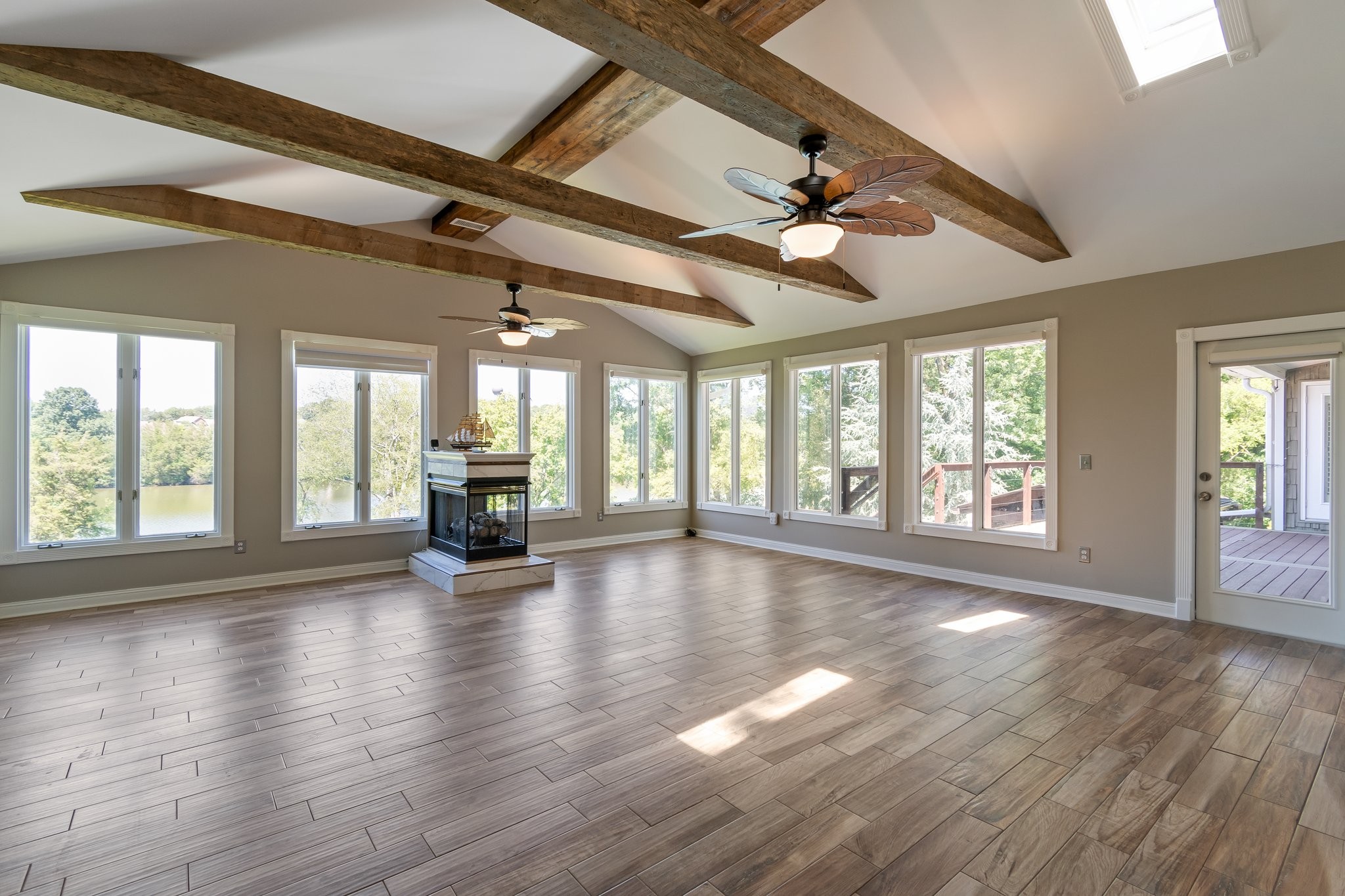 391 Lakeshore Dr