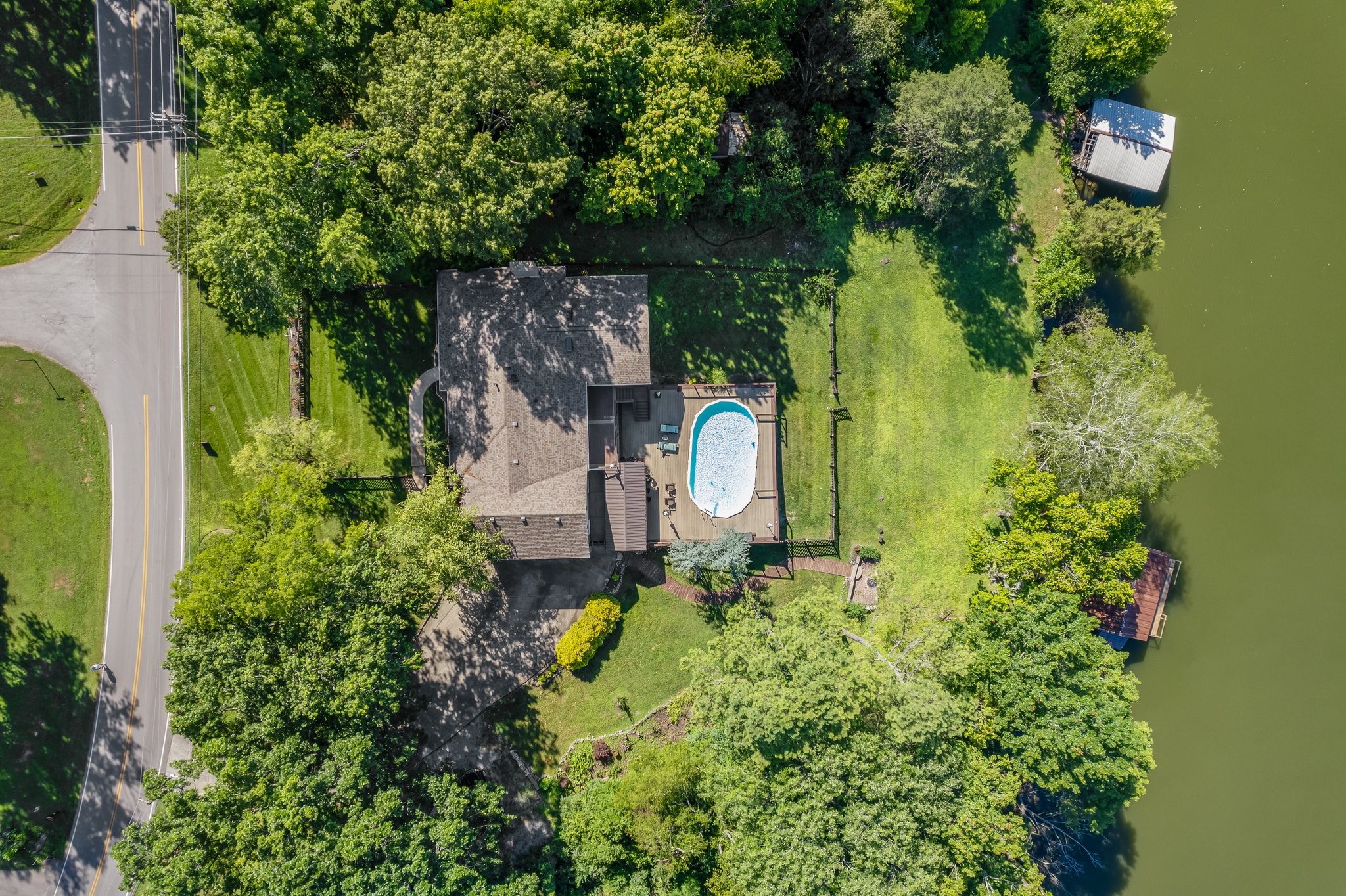 391 Lakeshore Dr