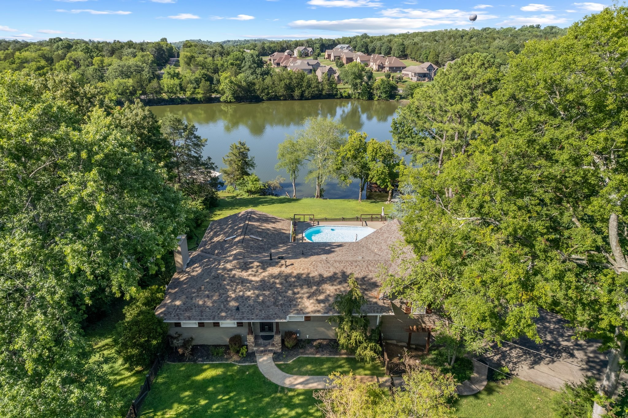 391 Lakeshore Dr