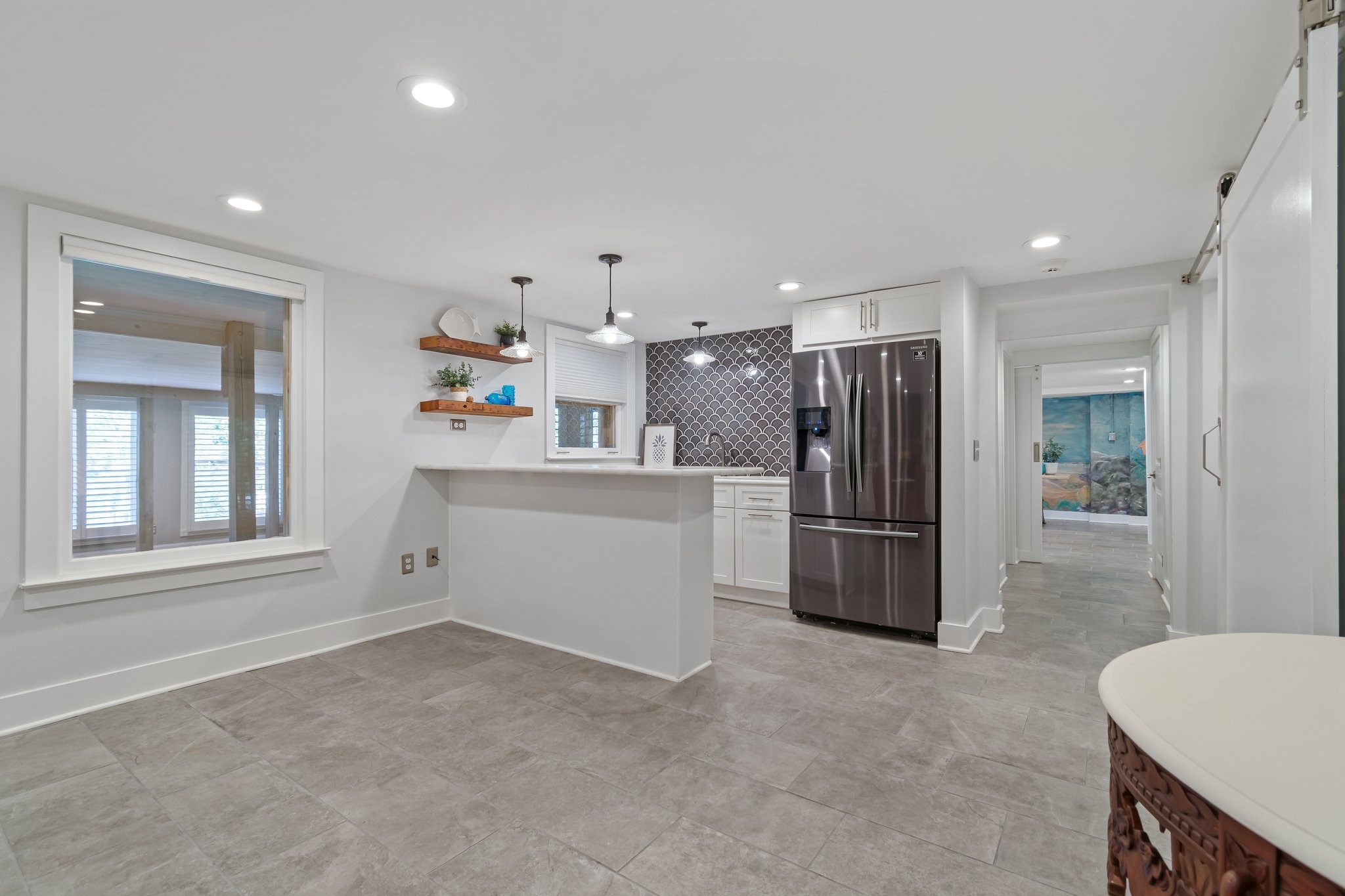391 Lakeshore Dr