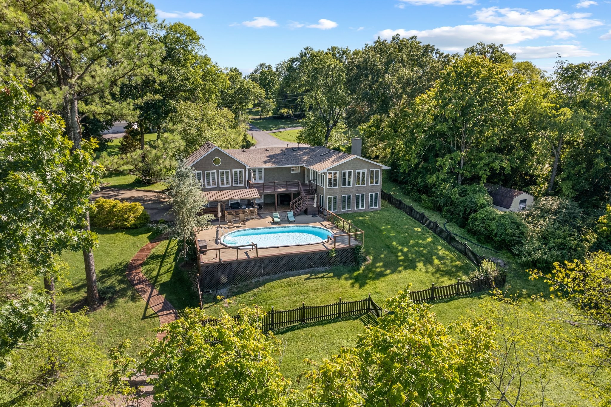 391 Lakeshore Dr
