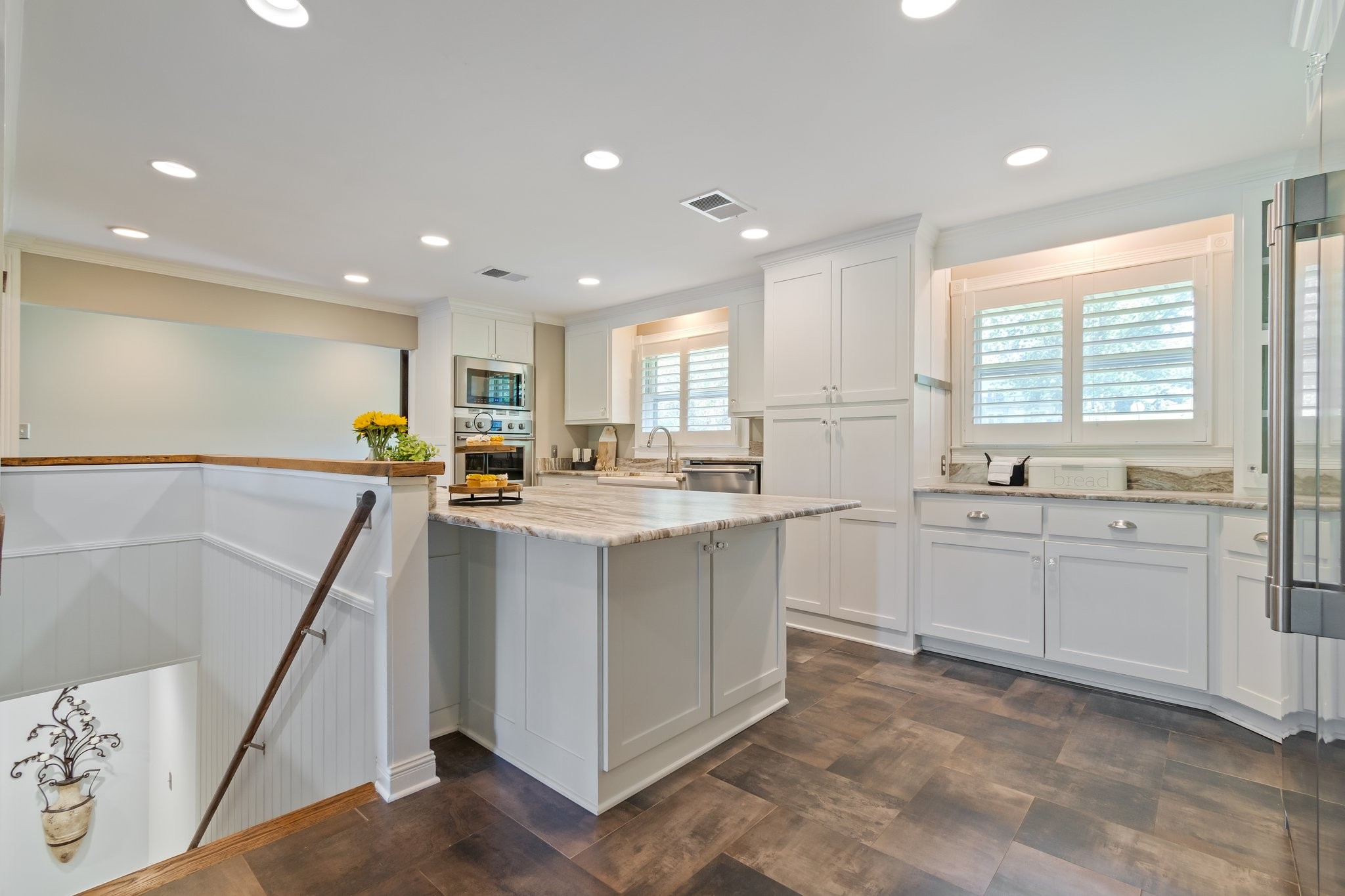 391 Lakeshore Dr