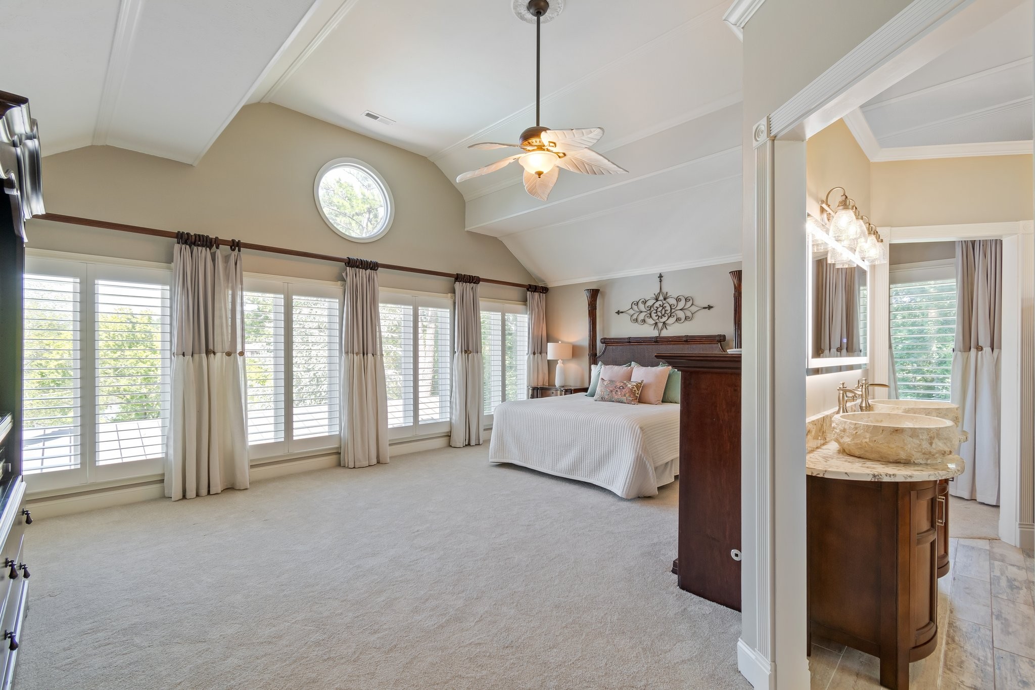 391 Lakeshore Dr
