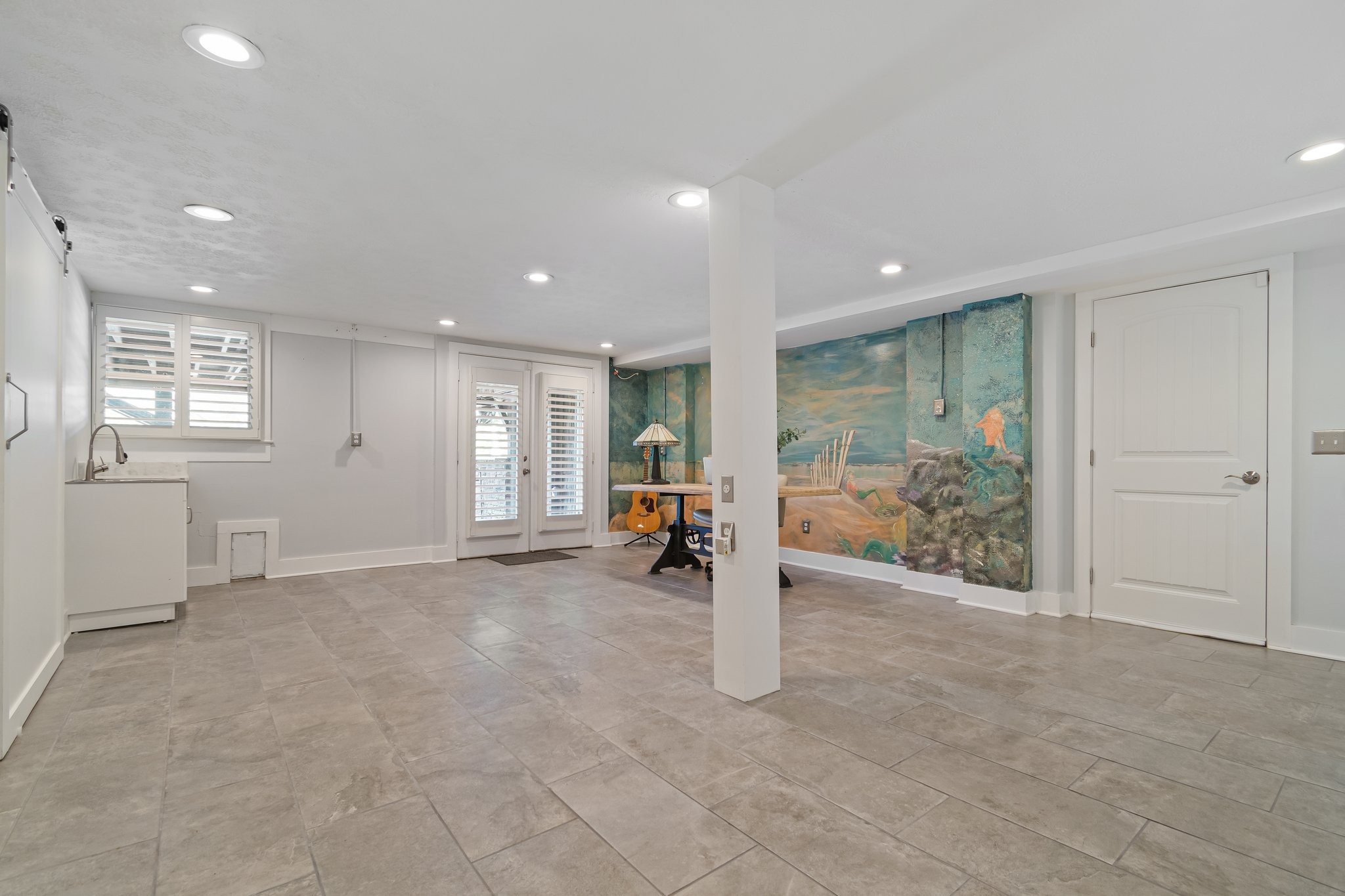 391 Lakeshore Dr